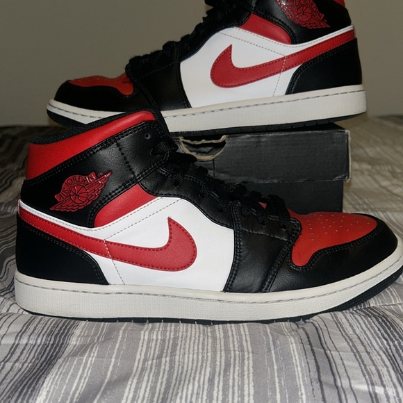Air Jordan 1 Mid Bred Toe Size 11 (Used) - Picture 7 of 16